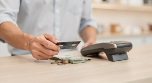 Someone is making a payment, showing they are thinking about covering costs for their surrogacy journey with Babytree Surrogacy. This highlights how people plan and pay for important steps in their family journey. babytree
